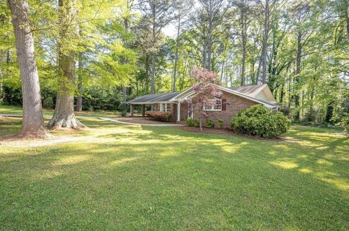 130 Fairlawn Dr, Carrollton, GA 30117-8867