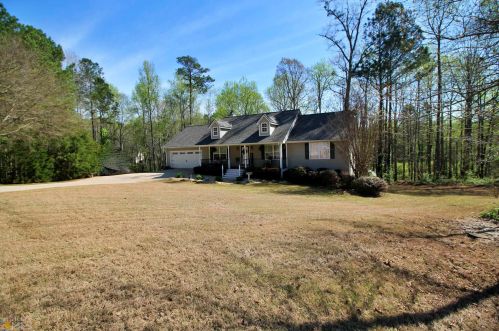 215 Grove Pointe Dr, Locust Grove, GA 30248-4581