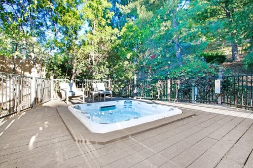 8730 Foxhollow Dr, Anaheim CA  92808-1674 exterior