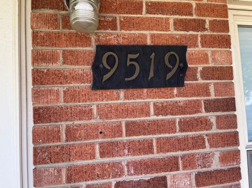 9519 Henrietta Ave, Brookfield, IL 60513-1128