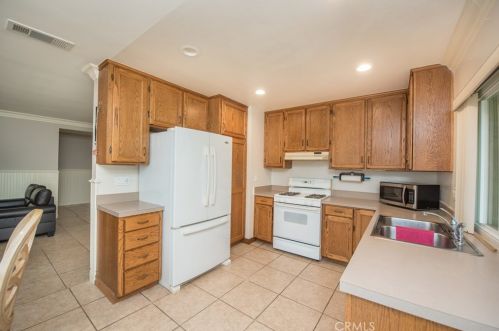 2914 Jamestown Dr, Riverside, CA 92504-4227