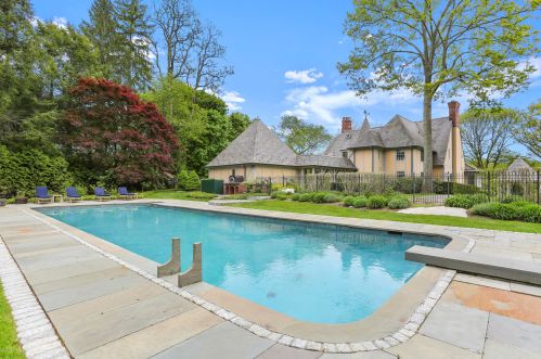 672 Lake Ave, Greenwich CT  06830-3854 exterior