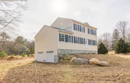 522 Fish Hill Rd, West Greenwich, RI 02817-2209