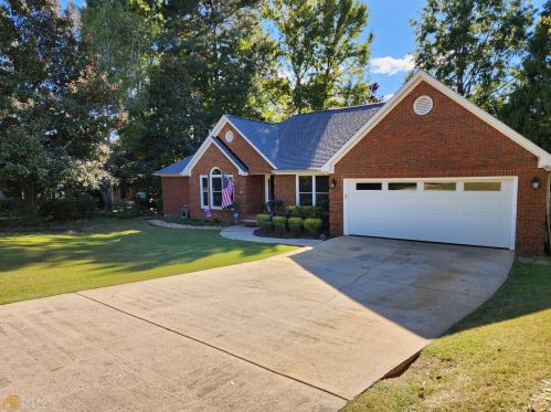 135 Southfield Dr, Newnan, GA 30265-1943