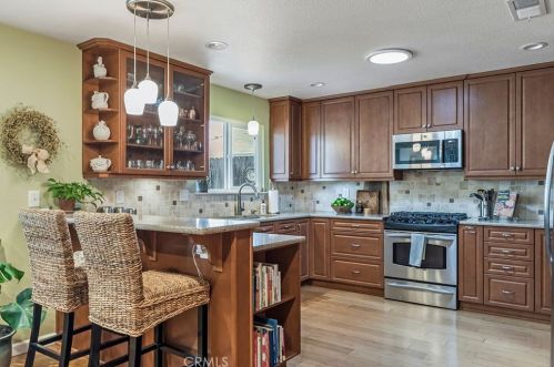 8 Shari Ln, Chico, CA 95928-6350