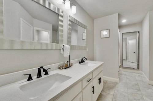 8708 Lake Country Dr, Fort Worth TX  76179-2802 exterior