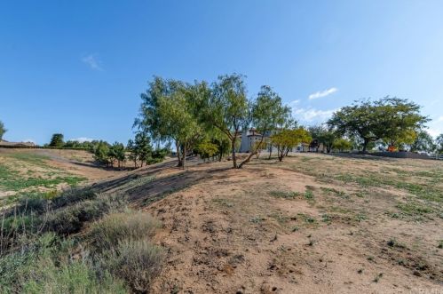 16523 Owl Tree Rd, Riverside CA  92504-9700 exterior