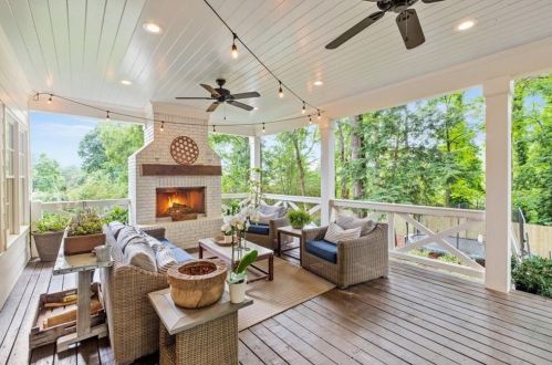 4800 Huntley Dr, Atlanta GA  30342-2732 exterior