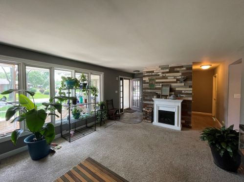 648 Charing Cross Rd, Elk Grove Vlg, IL 60007-4226