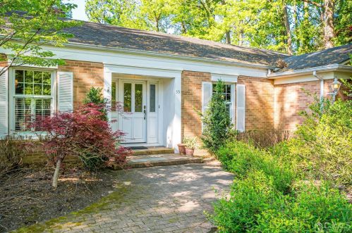 55 Calvert Ave, Edison, NJ 08820-3251