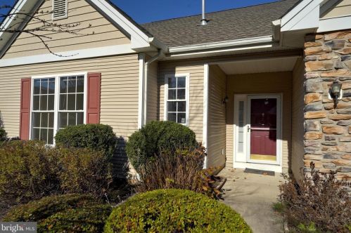 72 Nightingale Dr, Trenton, NJ 08690-3500
