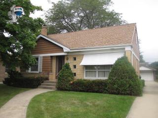6930 Oakton Ct, Niles, IL 60714-3015