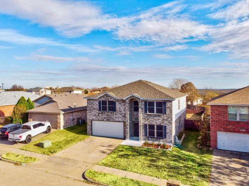 5213 Royal Birkdale Dr, Fort Worth, TX 76135-1484
