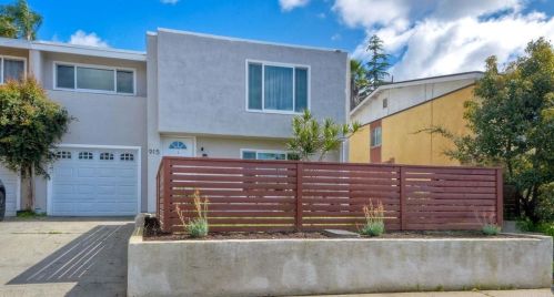 915 Raintree Pl, Vista, CA 92084-5115
