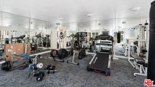 121 Sinclair Ave, Glendale CA 91206-4005 exterior