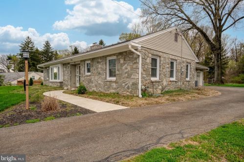 8 Bausman Dr, Lancaster, PA 17603-6202