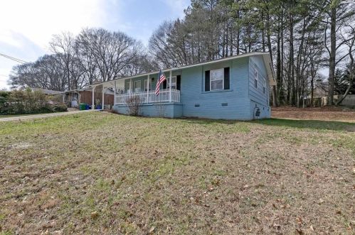 892 Creekdale Dr, Clarkston, GA 30021-1011