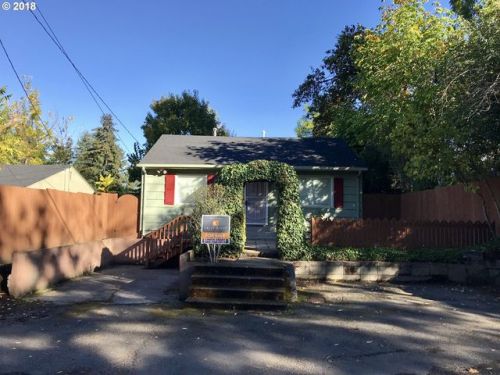 2425 Maple St, Portland OR  97267-1446 exterior