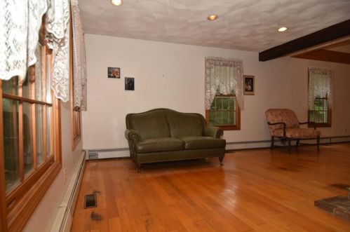 843 Sanderson Rd, Providence, RI 02919-1310