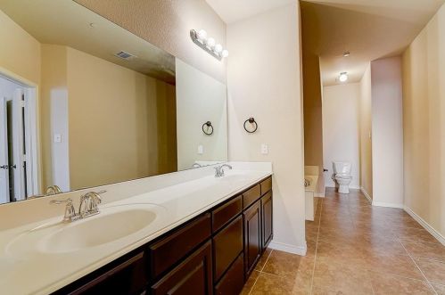 4272 Comanche Dr, Carrollton TX 75010-3300 exterior