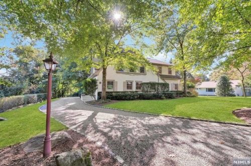 24 Barrington Rd, Ridgewood, NJ 07450-1537