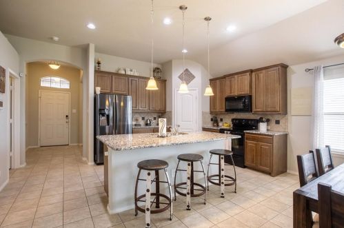 1712 Chivalry Ln, Fort Worth TX  76140-5780 exterior