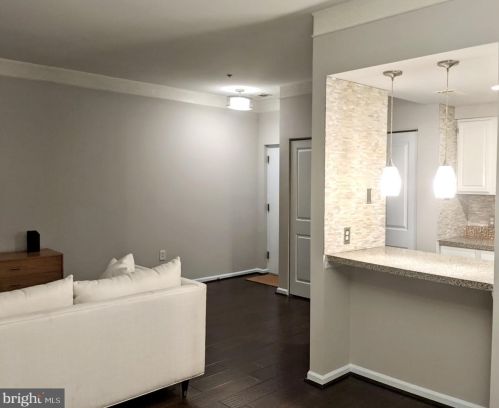 234 3rd St, Philadelphia PA 19106-1117 exterior