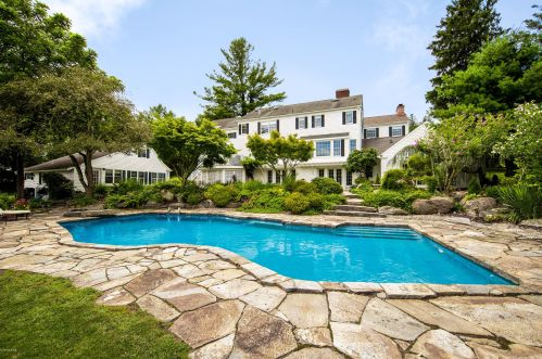 345 Round Hill Rd, Greenwich CT  06831-3303 exterior