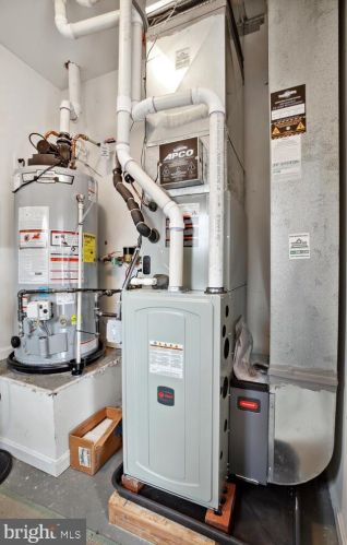 85 Sparrow Dr, Trenton NJ 08690-2463 exterior