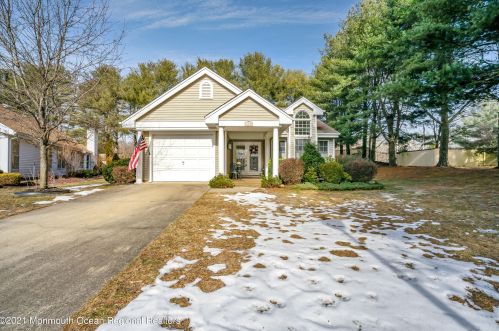 112 Cardigan Ct, Lakehurst, NJ 08759-4632