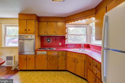 72 Village Dr, Lancaster PA  17601-3324 exterior