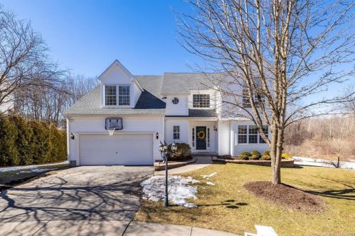 85 Moss Gln, Middletown, CT 06457-8727