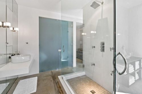 5890 Hilderbrand Dr, Atlanta GA  30328-5149 exterior