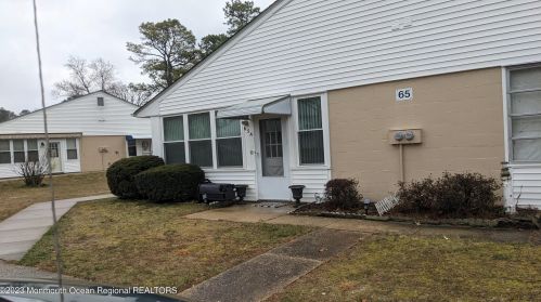 65 Kennedy Dr, Lakehurst, NJ 08759-3584