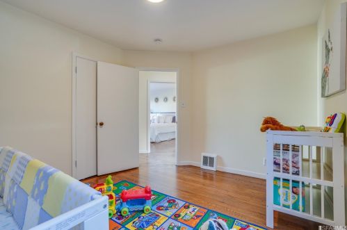 447 Girard St, San Francisco CA 94134-2109 exterior