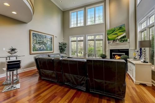 6919 Fieldstone Dr, Willowbrook IL  60527-5295 exterior