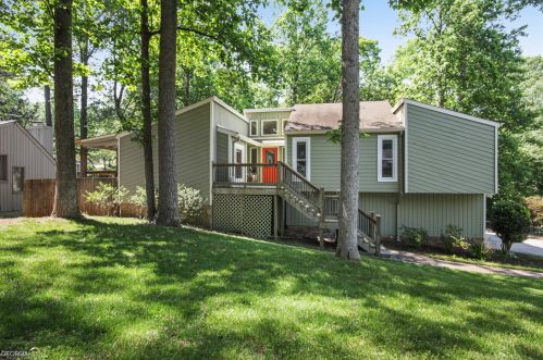 3271 Timber Bluff Dr, Marietta, GA 30062-4460