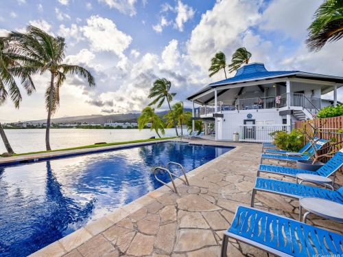 623 Koko Isle Cir, Honolulu HI  96825-1815 exterior