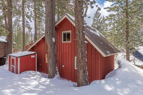 13584 Moraine Rd, Truckee CA  96161-3837 exterior