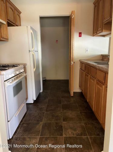 37 Eucalyptus Ct, Jackson Twp, NJ 08527-2571