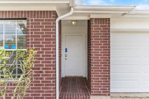 4526 Reams Ln, Fresno, TX 77545-9547