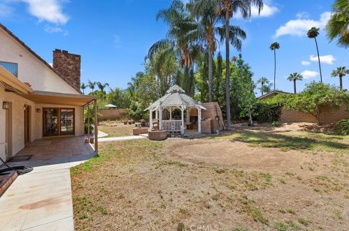 2662 Sovereign Way, Riverside CA  92506-5120 exterior