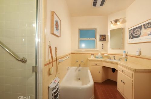 1205 Cleveland Rd, Glendale CA  91202-2602 exterior