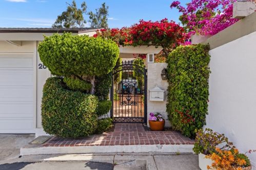 20 Spicewood Way, Irvine CA  92612-2721 exterior