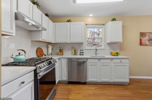 20 Grant Way, Princeton NJ  08540-1600 exterior