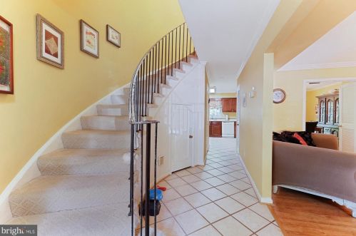 5906 Kingsford Rd, Springfield, VA 22152-1124