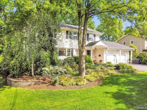 445 Red Birch Ct, Ridgewood, NJ 07450-1832