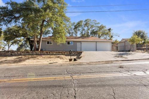 231 Sequoia Ave, Valley Springs, CA 95252-8635