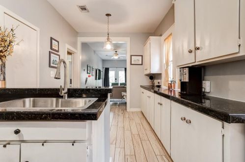 2208 Hillcrest St, Fort Worth TX  76107-4300 exterior