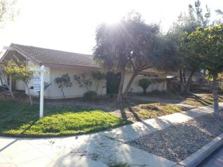 633 Magill Ave, Fresno, CA 93704-1013